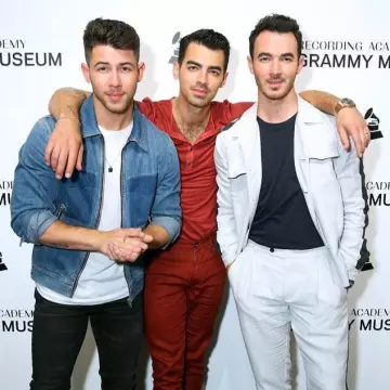 David Yurman Small Box Chain worn by Joe Jonas An Evening with the Jonas Brothers at the Grammy Museum October 7, 2019