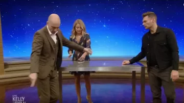 Bombas de ante punta de Gianvito Rossi usadas por Kelly Ripa en VIVO con Kelly y Ryan 14 de octubre de 2019