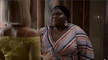 Eloquii vestido delantero a rayas usado por Becky (Gabourey Sidibe) en Empire Temporada 06 Episodio 04