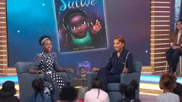 Victoria Beckham Noir imprimé Serpent Garniture Shirt porté par Robin Roberts sur Good Morning America le 15 octobre 2019