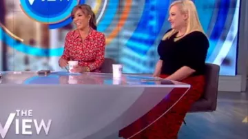Michael Kors Floral Print Falda Midi Plisada usada por Meghan McCain en The View octubre 15, 2019