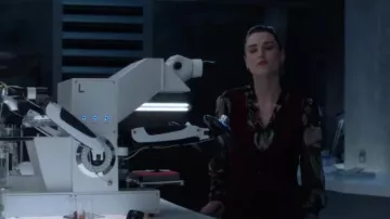 Elie Tahari Laya Floral Silk Blouse worn by Lena Luthor (Katie McGrath) in Supergirl Season 5 Episode 2