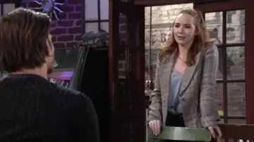 Personnes gratuit Plaid Blazer porté par Mariah Copeland (Camryn Grimes) comme on le voit sur les Jeunes et Les Agités du 10 octobre 2019