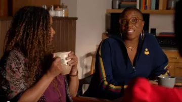 Isabel Marant Rayé la Veste de survêtement porté par Henrietta 'Poule' Wilson (Aisha Hinds) dans le 9-1-1 Saison 03 Episode 04