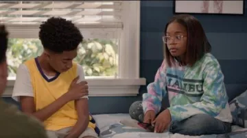 Riley Malibu de Colorant de Cravate, le Pull porté par Diane Johnson (Marsai Martin), en black-ish Saison 06 Episode 04