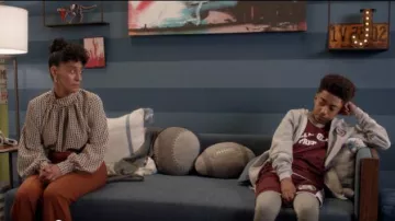 Stine Goya Vérifié Col Chemisier porté par arc-en-ciel Johnson (Tracee Ellis Ross), en black-ish Saison 06 Episode 04