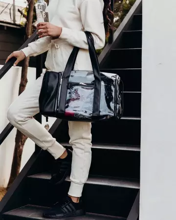 Le sac de gym Béis de Shay Mitchell sur le compte Instagram de @shaymitchell