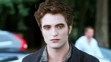 Lenses vampire Edward Cullen (Robert Pattinson) in Twilight, chapitre 1 : Fascination