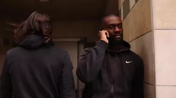 Le sweat Nike aperçu dans le clip de Marie de Koba LaD