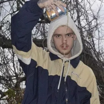 Chaqueta de campeón usada por Lil Peep en la cuenta de Instagram @gothboicliquc