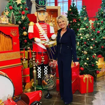 El mono azul con cierre de cremallera de Sophie Davant en su cuenta de Instagram @sophie_davant