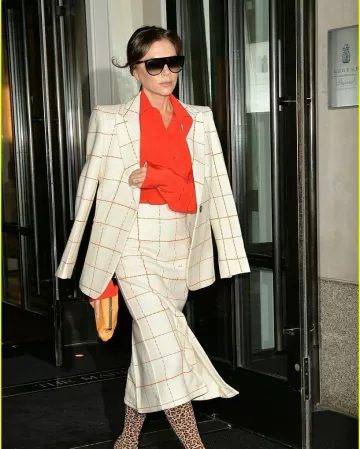 Victoria Beckham Brodé à Carreaux en Crêpe de Laine Blazer porté par Victoria Beckham, la Ville de New York le 17 octobre 2019