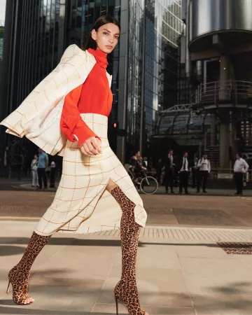 Victoria Beckham Jasmin d'Impression de Léopard en Tricot Extensible Cuisse Bottes porté par Victoria Beckham, la Ville de New York le 17 octobre 2019