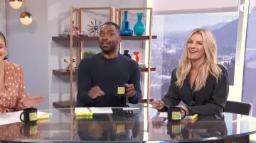 Zara Belt­ed Blaz­er with Shoul­der Pads worn by Morgan Stewart on E! News October 16, 2019
