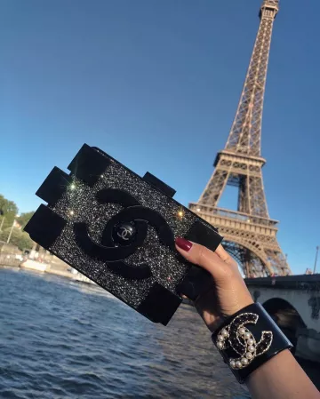 Chanel Black Manchette Bracelet of Elisa Taviti on the Instagram account @elisataviti