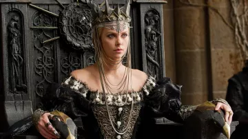 The black dress of Ravenna (Charlize Theron) in Snow White and the Huntsman