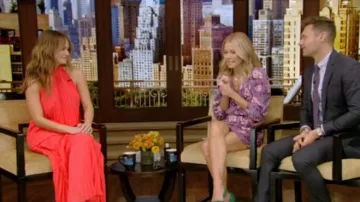 Gianvito Rossi Ellipsis Bombas puntiagudas usadas por Kelly Ripa en VIVO con Kelly y Ryan 17 de octubre de 2019