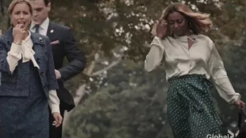 Weekend Max Mara imprimió una falda midi de línea usada por Daisy Grant (Patina Miller) en Madam Secretary Temporada 6 Episodio 2