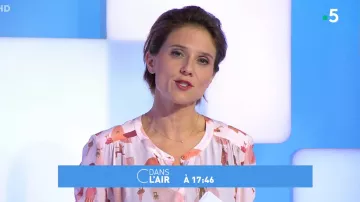 The blouse print is Melanie Taravant in C to tell the 18.10.2019