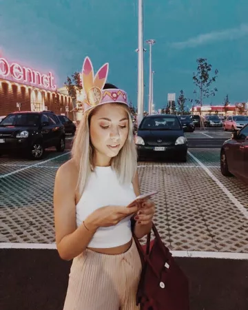 Débardeur blanc d'Arianna sur l'Instagram account @ariannatavaglione