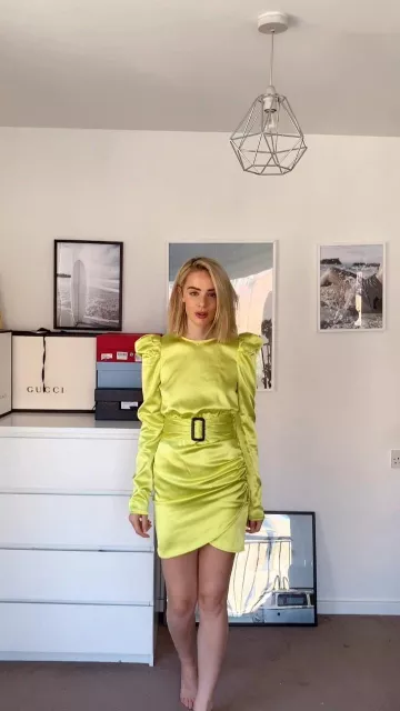 Vestido Bodycoin verde usado por Lauren Black en la cuenta de Instagram @imlaurenblack