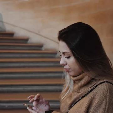 Pullover Oversized Beige de Arianna en la cuenta de Instagram @ariannatavaglione