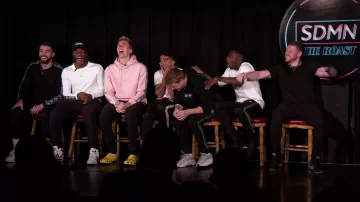 Baskets portées par Harry Lewis dans LE RÔTI DE LA SIDEMEN vidéo