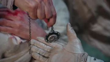 El collar de cisne de Emma Swan (Jennifer Morrison) en Once Upon a Time