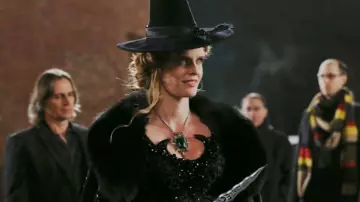 The outfit of a witch Zelena (Rebecca Mader) in Once Upon a Time