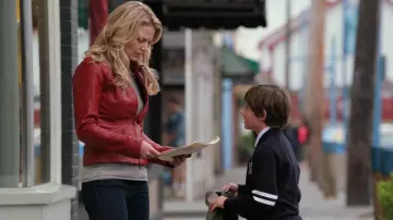 La tenue de Emma Swan (Jennifer Morrison) dans Once Upon a Time (S01)