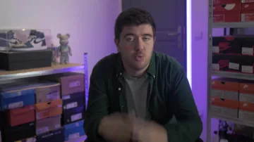 La chemise verte portée par antoine de AT custom de Ter (Youtuber) dans LES MEILLEURES NIKE x SACAI CUSTOM ! | Top 5 Custom #12