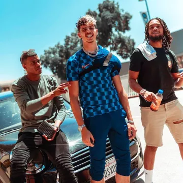 Jersey nike blue worn by PREMIUM account on the Instagram of @primetimefut