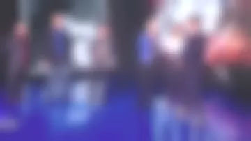 The leather pumps varnish at heels of Faustine Bollaert in the box to The secrets of the 18.10.2019