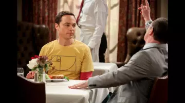 T-shirt spirale de fibonacci de Sheldon Cooper (Jim Parsons) dans The Big Bang Theory (S05E07)