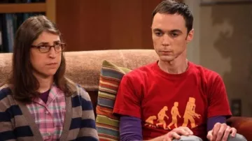 T-shirt évolution robot de Sheldon Cooper (Jim Parsons) dans The Big Bang Theory (S11E09)