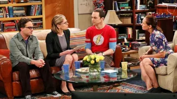 T-shirt flash lightning Sheldon Cooper (Jim Parsons) in The Big Bang Theory (S08E11)