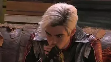 La peluca de Carlos (Cameron Boyce) en Descendientes 2