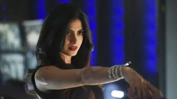 Le bracelet de Isabelle dans la série Shadowhunters : The Mortal Instruments (S00E00)