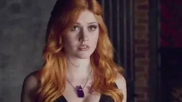 Le collier en pierre de Clary dans Shadowhunters : The Mortal Instruments