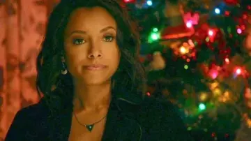 Le collier turquoise de Bonnie Bennett (Kat Graham) dans Vampire Diaries