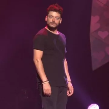 The short sleeve t-Shirt black Kev Adams account on the Instagram of @kevadams