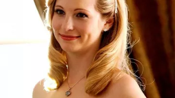 The necklace in the heart of Caroline Forbes (Candice King) in Vampire Diaries
