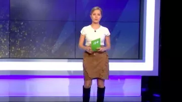 La jupe en daim camel volants en biais sur l'avant de Pauline Sanzey dans Daily Sport