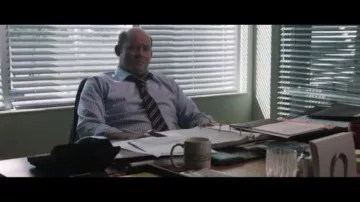 Shirt Dennis (David Koechner) in final Destination 5