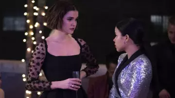 La robe noire bras dos résille de Callie Adams Foster (Maia Mitchell) dans Good Trouble (S02E03)