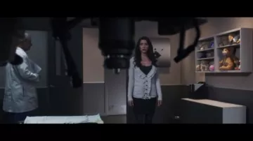 Falda del Castillo de Olivia (Jacqueline MacInnes Wood) en Destino Final 5