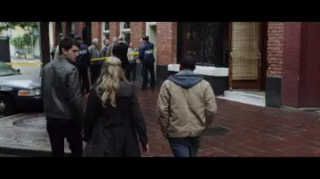 Manteau de Molly (Emma Bell) dans Destination finale 5