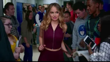 The whole bordeaux worn by Patty Bladel (Debby Ryan) in the Insatiable S01E02