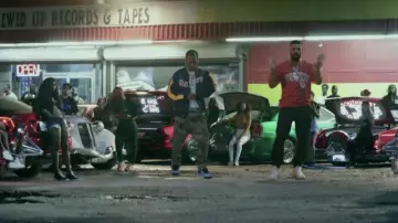 The red t-shirt 'Houston' Drake in the clip, Sicko Fashion Travis Scott