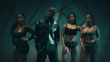The leather jacket worn by Travis Scott in her video clip SICKO MODE feat. Drake